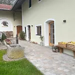 Gut Schwarz-n Hof Appartamento