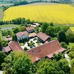 Gut Schwarz-n Hof *