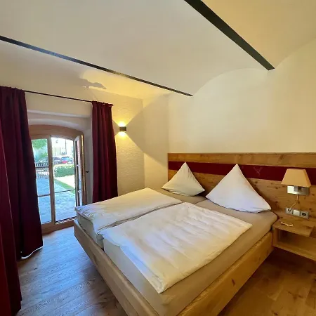 Gut Schwarz-n Hof Apartment