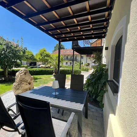 Gut Schwarz-n Hof Apartment *