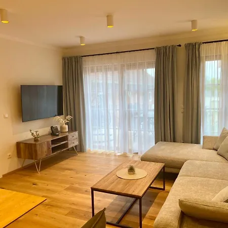 Gut Schwarz-n Hof Apartment
