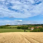 Apartament Gut Schwarz-n Hof *