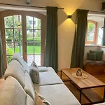 Gut Schwarz-n Hof Apartament *