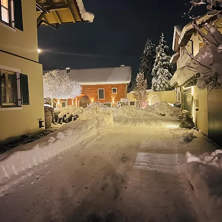 Gut Schwarz-n Hof Apartmán *